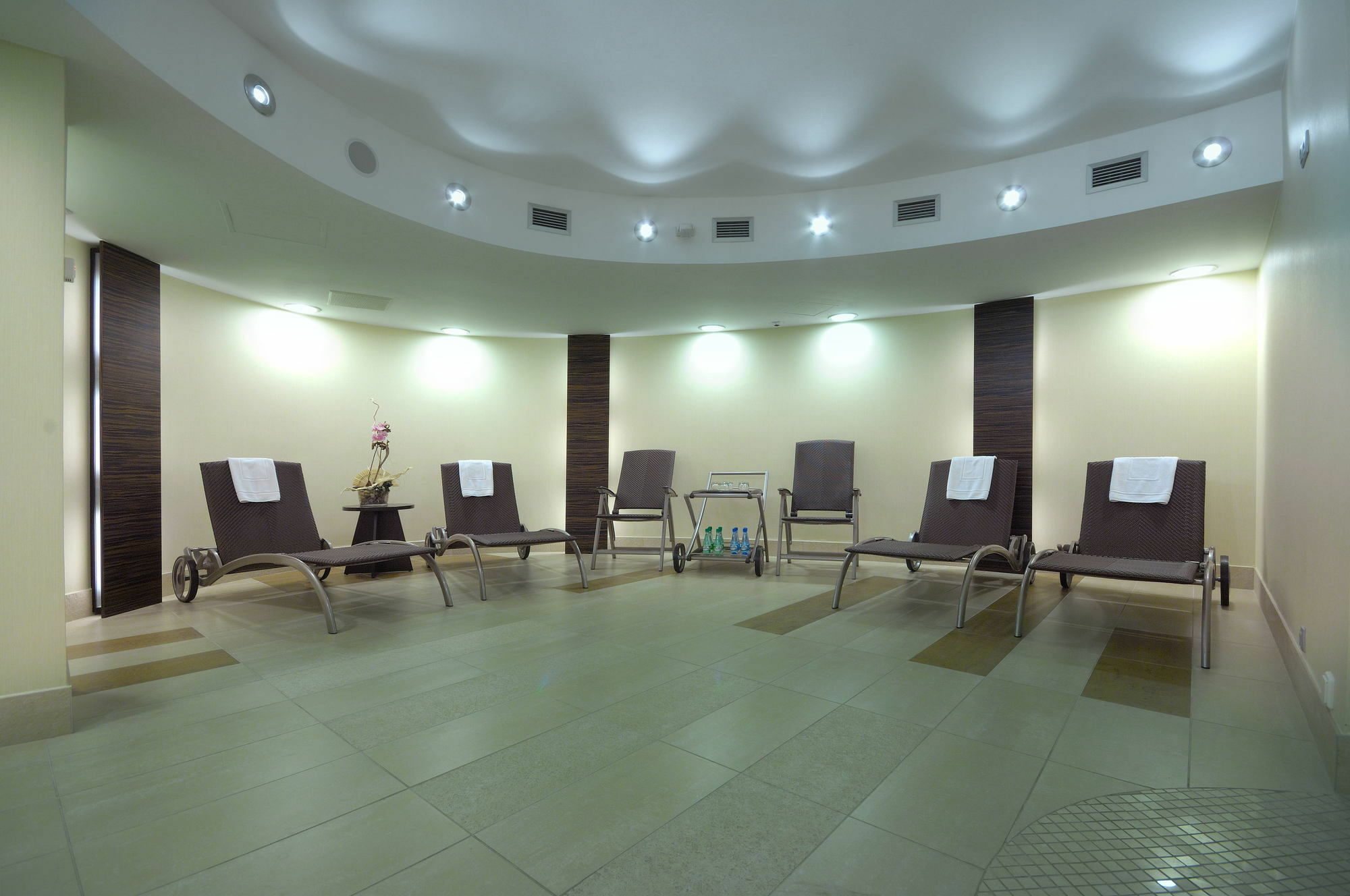 Qubus Hotel Kielce Buitenkant foto